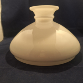 Originele olielamp kap opaal glans wit uitlopende bovenrand dia-30cm