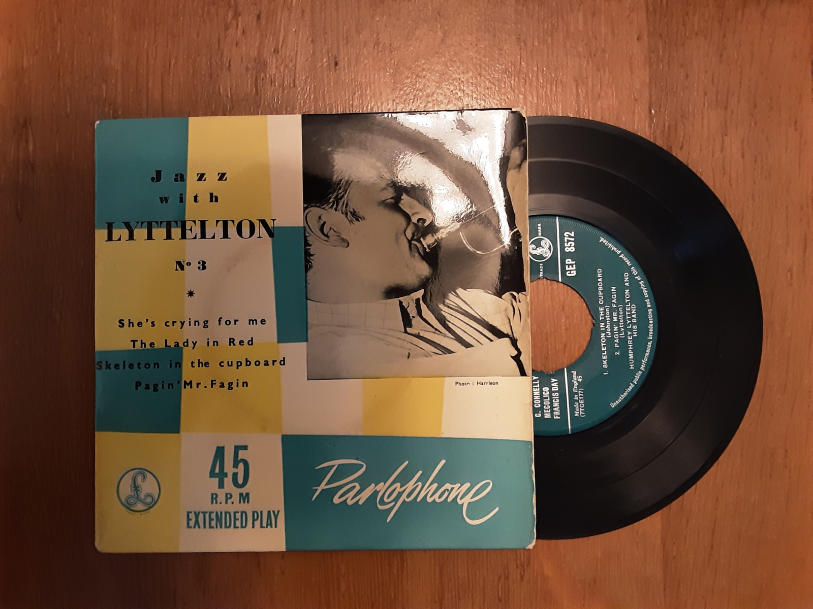 Humphrey Lyttelton and his band met Skeleton in the cupboard 1956 Single nr S20246015