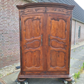 Franse tweedeurskast kersenhout 18e eeuws met drie planken 2-delen nr K202692
