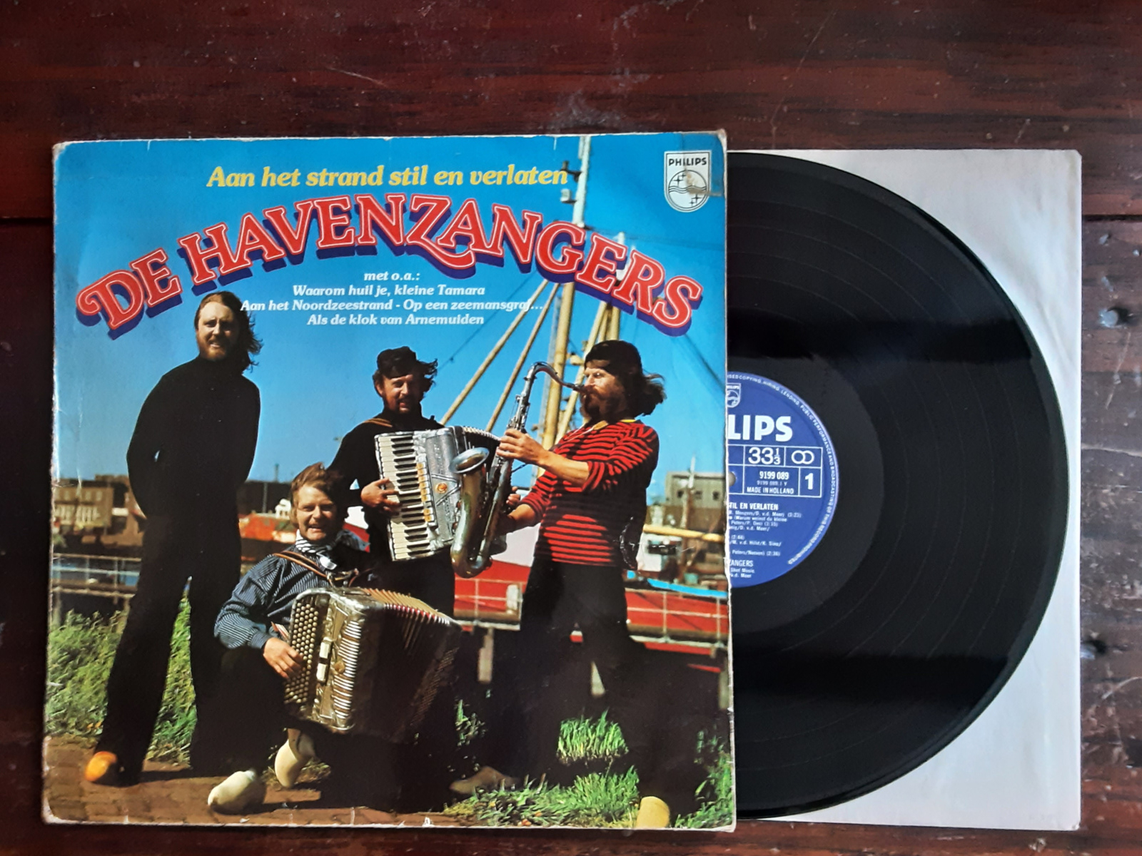 De Havenzangers met Aan het strand stil en verlaten 1977 LP nr L2024761