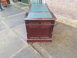 Oud Engels mahonie bureau met groen leer br-180cm omstreeks 1950 nr B202410