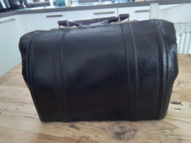 Tasje donkerbruin leder zogenaamd dokterstasje.Tasje donkerbruin leder
