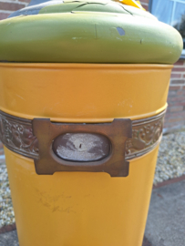 Oude winkeldispenser metaal met schep en klep 1910-1930 voor bv koffie nr KK202411
