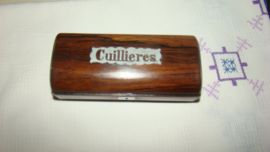 Oud en antiek lepeldoosje met opschrift Cuillieres .(lepels)