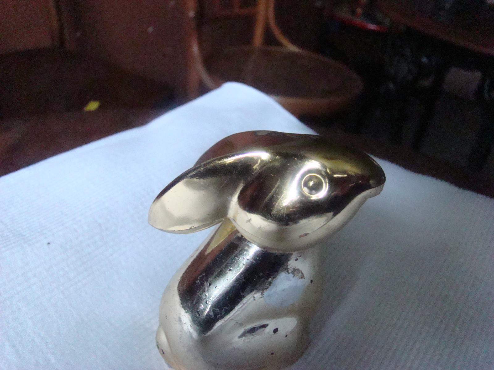 Vintage parfumflesje bunny  konijn  van Avon uit de jaren zeventig.