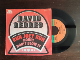 David Geddes met Run Joey Run 1975 Single nr S20256789