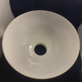 Originele oude opaal glans wit olielamp kap diameter 40cm