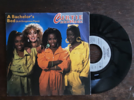 Curtie and the Boombox met A bachelor's bed 1985 Single nr S20245709