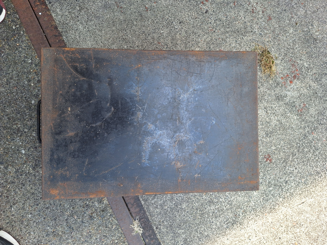 Oude metalen kist Engels omstreeks 1920 met sticker 12 erop nr KK20248
