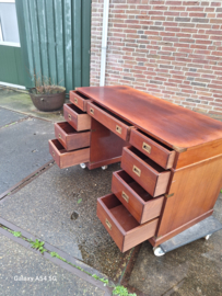 Mahonie bureau met messing hoekstukken h-80cm midcentury 1950-1960 nr