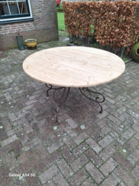 Ronde tafel 130cm oud houten frans grenen blad geklonken ijzeren onderstel nr T20257
