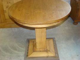 Kleine ronde tafel met rechte middenpoot.