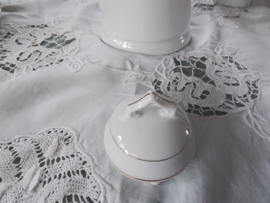 Oud  en antieke koffiepot KPM.