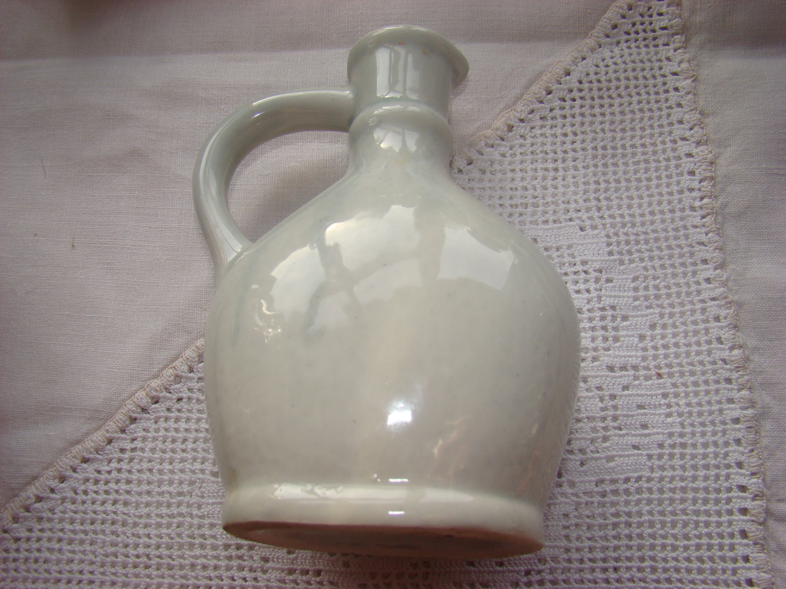 Vintage likeur of kruidendrankflesje dansend paartje.