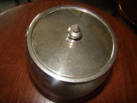 Koekpot  of biscuitbarrel van draadglas.