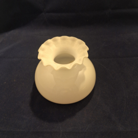 Olielamp kap klein model rokrandje d-15cm rand 9cm opaal nr A6330