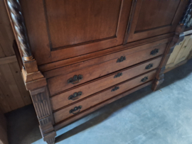 Antiek eiken Hollands kabinet met hekjes omstreeks 1800 nr 10125