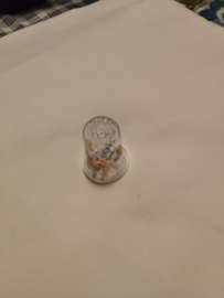 Vingerhoed glas opdruk bloemen en achterkant Praha 3,2cm hoog zonder doosje