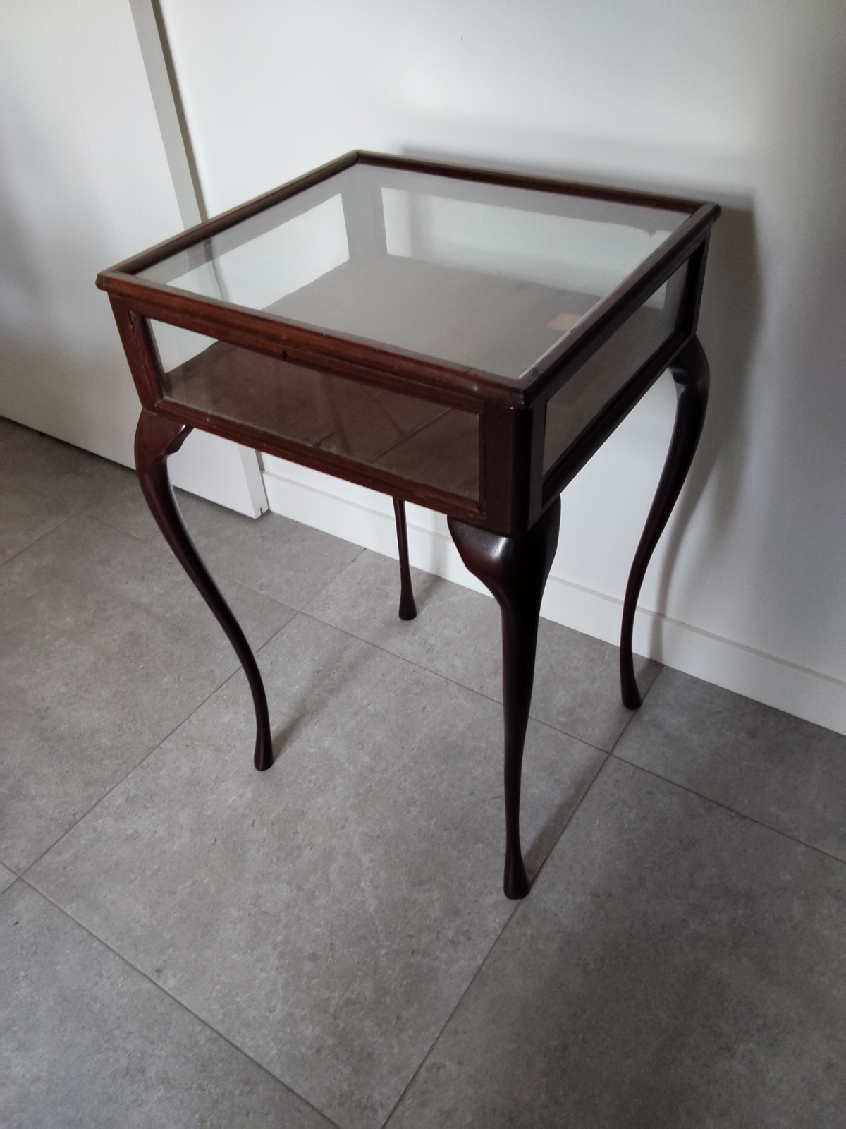 Vitrine tafeltje mahonie met klep br-47,5cm omstreeks 1890-1900 nr T20256