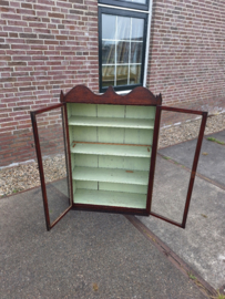 Antiek 2-deurs vitrinekastje met oud glas ophangbeugels messing beslag mahonie hout 1850-1870 nr K202551