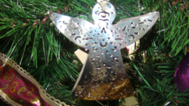 Zilverkleurige Engel voor de kerstboom.