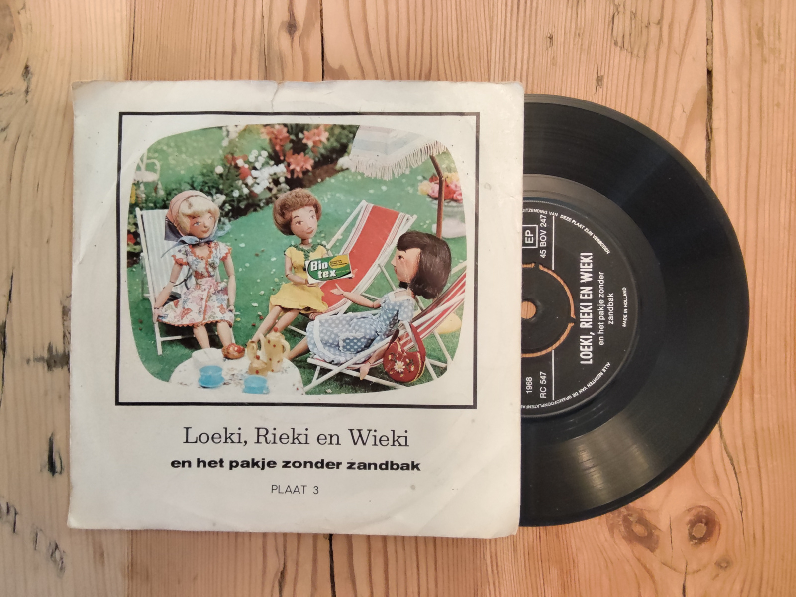 Loekie Rieki Wieki met Loeki Rieki Wieki en het pakje zonder zandbak 1968 Single nr S20256498