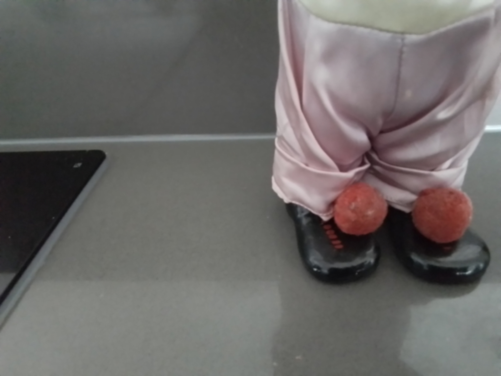 Beweegbare clown met speeldoos.