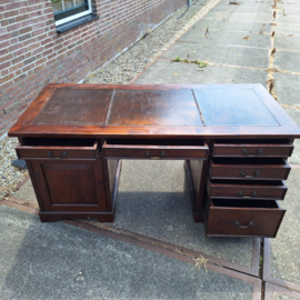 Oud teak houten bureau koloniale stijl met bruin leren blad nr B202643