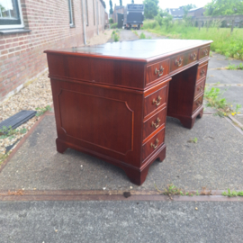 Oud engels bureau ingelegd met 3 vlakken leer omstreeks 1940-1950 mahonie nr B202641