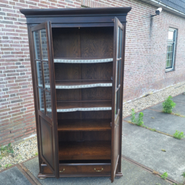 Tweedeurs vitrine kast eiken met la omstreeks 1950-1970 nr K202689