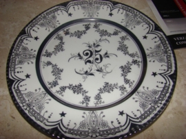 Wit porseleinen bord met zilver