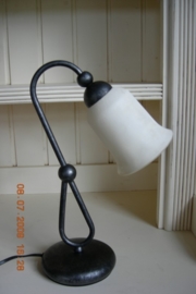 Tafellamp italiaans met onderaan een lus kleur "nero argento"