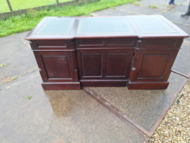 Oud Engels mahonie bureau met groen leer br-180cm omstreeks 1950 nr B202410