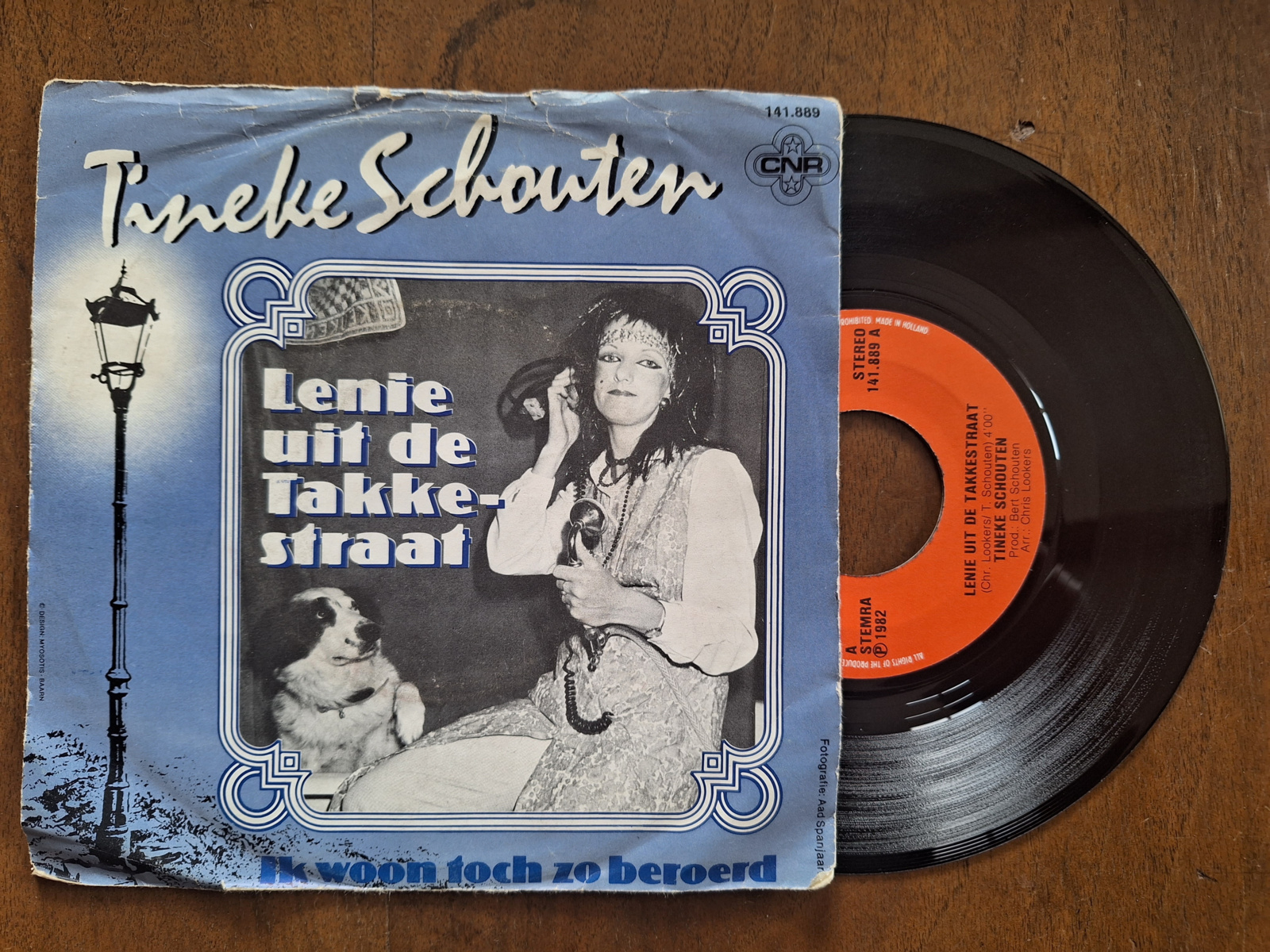 Tineke Schouten met Lenie uit de Takkestraat 1982 Single nr S20232931