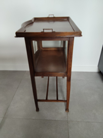 Antiek theekastje geslepen ruitje bol deurtje dienblad eiken omstreeks 1920 nr TK20251