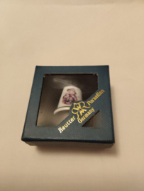 Hummel vingerhoed porcelein jongen met konijnen 2,5cm hoog jaar 2011