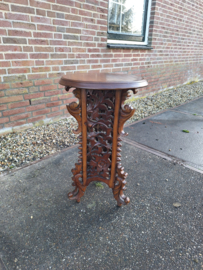 Bijzettafeltje of Pie de Stal houtsnijwerk poot omstreeks 1930 hoog-67cm nr T20258
