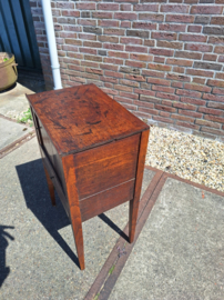 Antiek eiken nachtkastje met rolluikje en la omstreeks 1860-1870 nr K202548