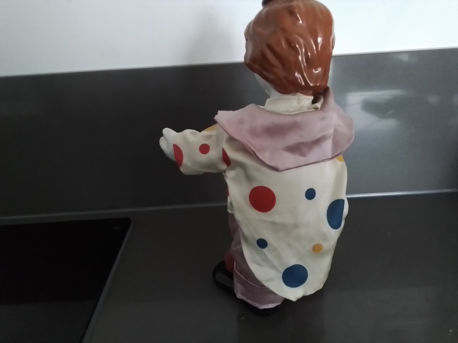 Beweegbare clown met speeldoos.