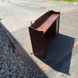 Oud eiken hangkastje met geslepen glas 0mstreeks 1930 engels nr K202696