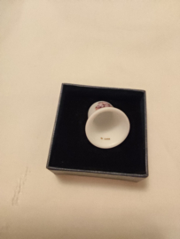 Hummel vingerhoed porcelein jongen met konijnen 2,5cm hoog jaar 2011