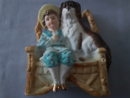 Set van twee biscuit beeldjes meisje met poes en jongetje met hond.