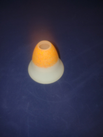 Mondgeblazen handgekleurd kelk vormig kapje mat opaal/oranje G9 nr G903