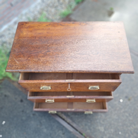 Oud Engels eiken ladenkast 3-kaden omstreeks 1930 messing beslag nr K2026101