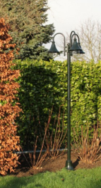 Buitenlamp mast h-248cm serie Calice II 2-lichtpunten in zwart leverbaar nr: FL702