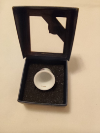 Hummel vingerhoed porcelein meisje met lammetje 2,5cm hoog jaar 2011