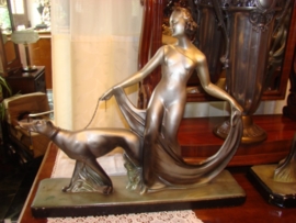 Beeld Art-Deco "Vrouw met hond"