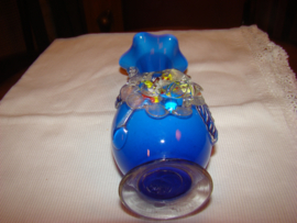Leuk blauw glazen vaasje met  bloemetje Murano.