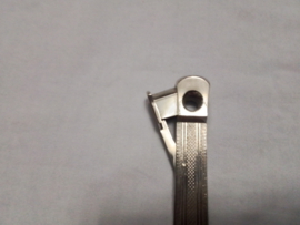 Vintage sigarenknipper quilloche of streepjespatroon.
