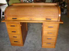 Hollands roltopbureau met een D-top eikenhout omstreeks 1920 nr 11319